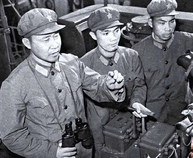 1951年，志愿军召开会议，彭德怀大声喊道：“黄朝天，你站起来！”坐在会场里的黄