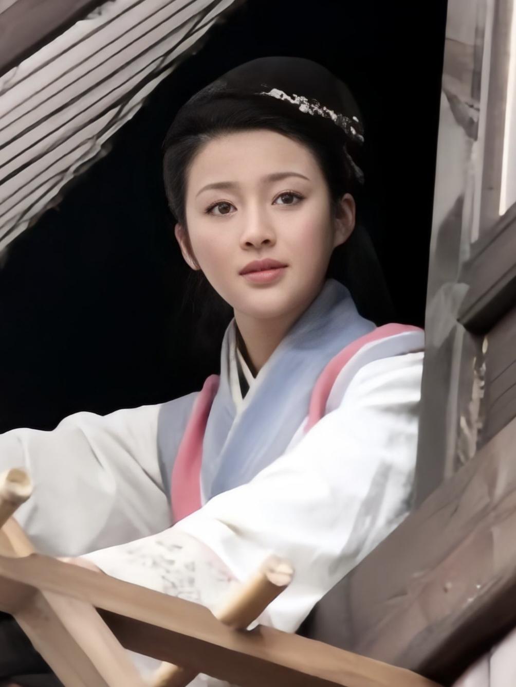 潘金莲如果活在2026
肯定是个
坐拥百万粉丝的顶级网红

潘金莲的人生，千百年