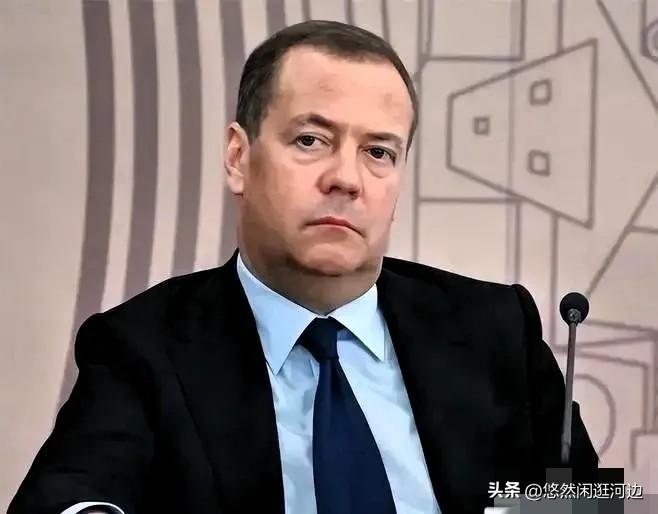 梅德韦杰夫直接点破
3月27日，俄罗斯联邦安全会议副主席梅德韦杰夫表示，美国针对