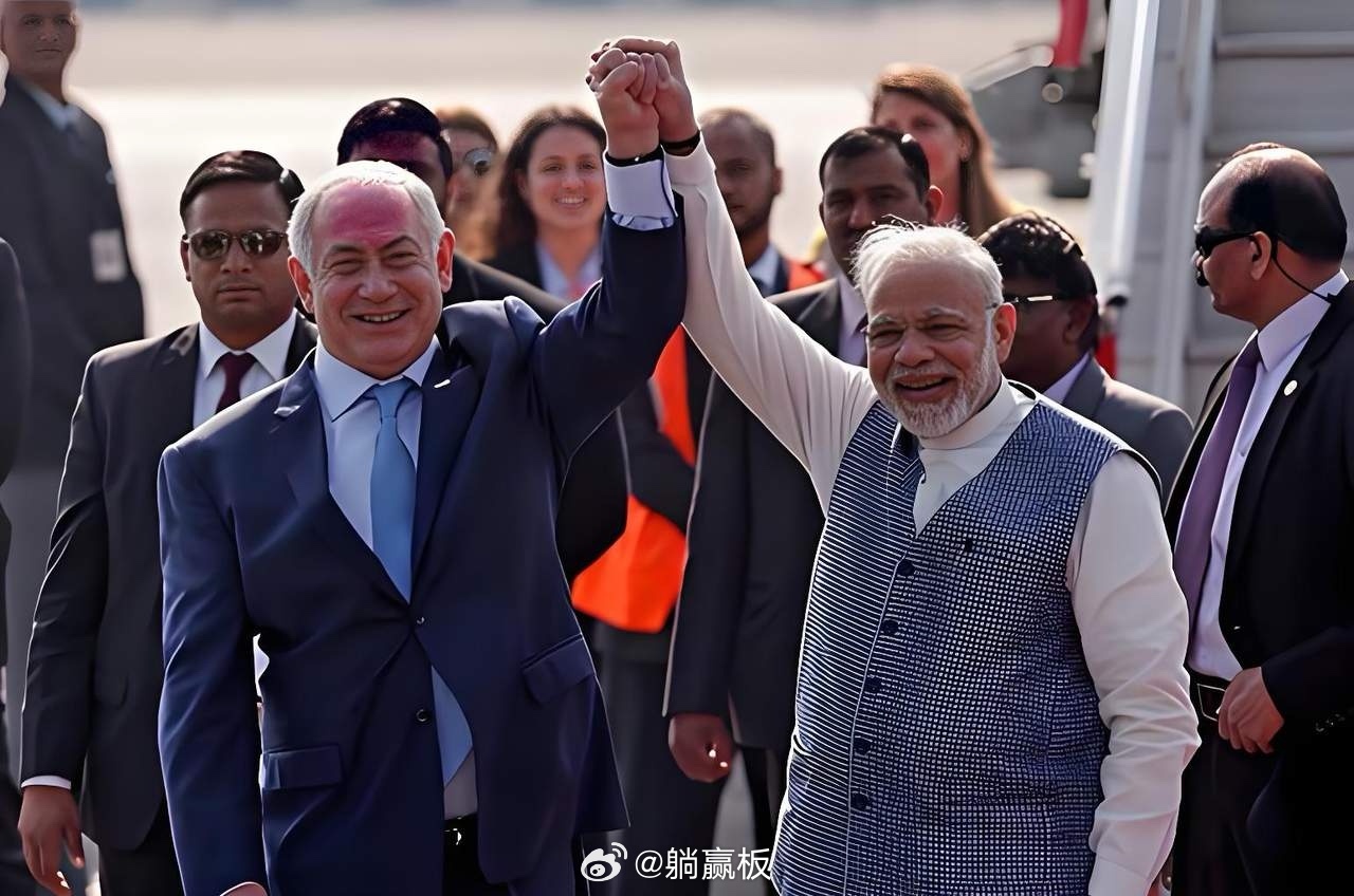 伊朗就是来搞笑的！去年，巴基斯坦与印度打得你死我活之际，伊朗跑去新德里和印度签署