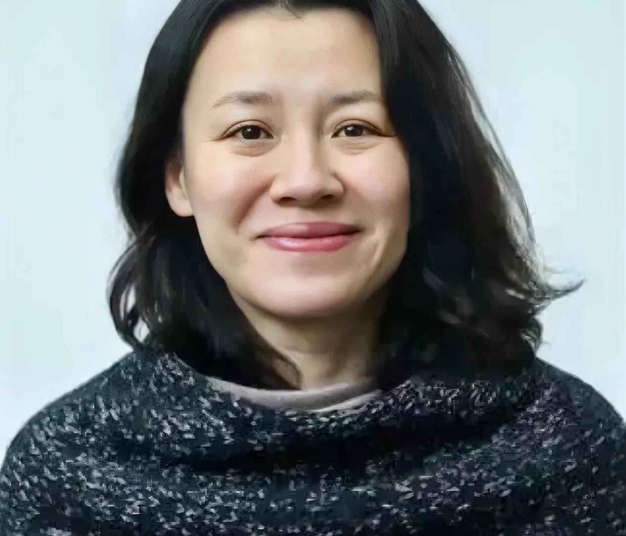 刘琳，一位50岁的中年女演员，已经步入了不再年轻的阶段。她在娱乐圈闯荡了三十年，