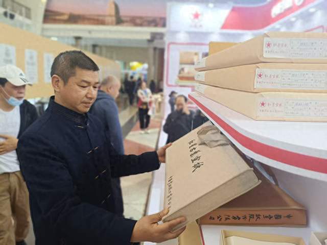 国粹书法家李百韧（免成山人）——培养书法人才，传承书法艺术