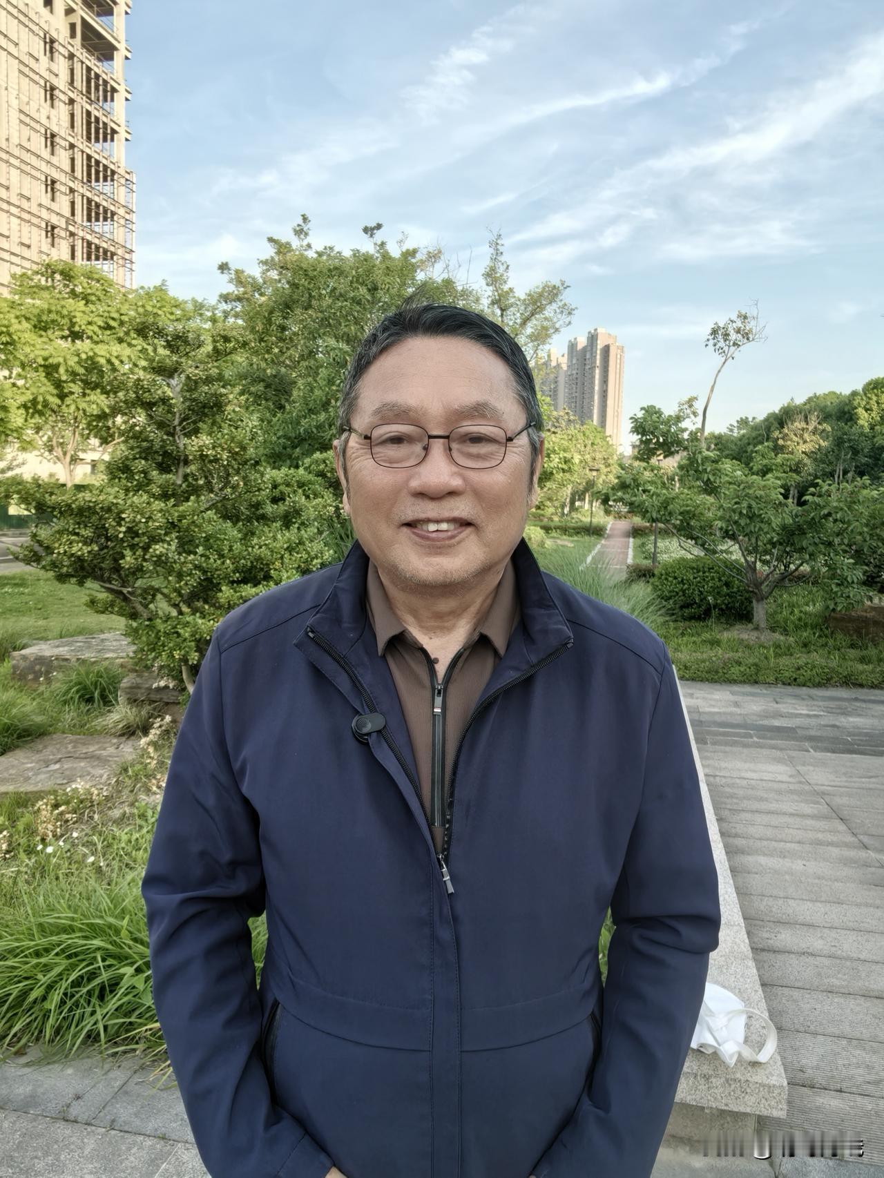 相遇
 
世界那么大，人口这么多，我们不但有缘认识，还要结为伴侣，共度百年好合，