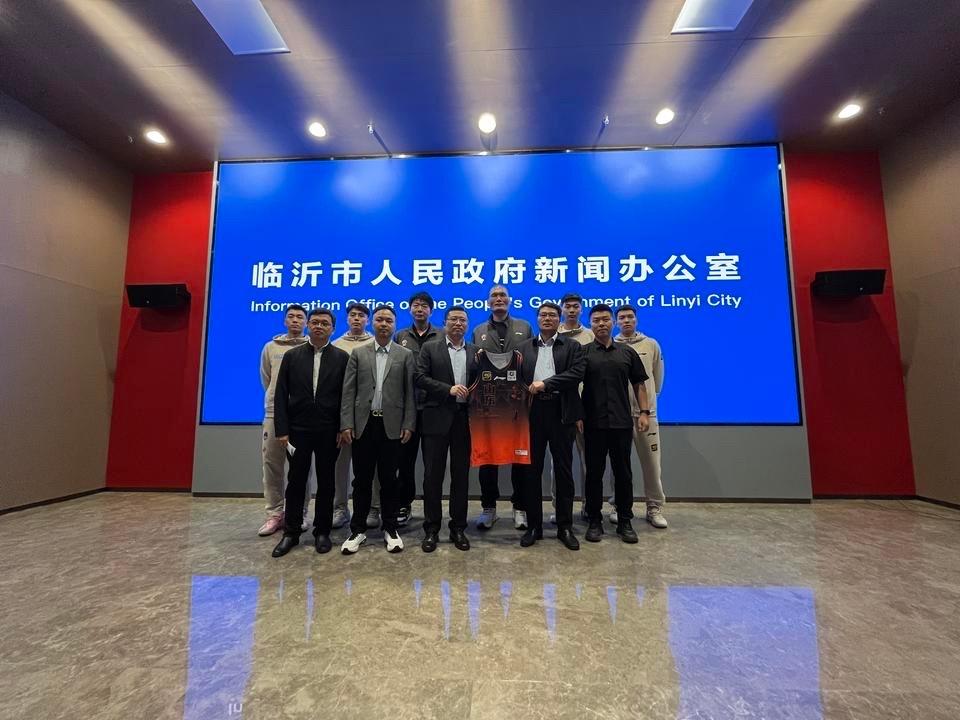 邱彪赛后主动揽责，这事儿看起来挺磊落是吧？
但你看他说的那些话，就不是那么回事了