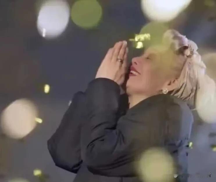 终于理解为什么当初章子怡会选择汪峰作为婚姻对象。
汪峰真的太有情商了，尤其对女人