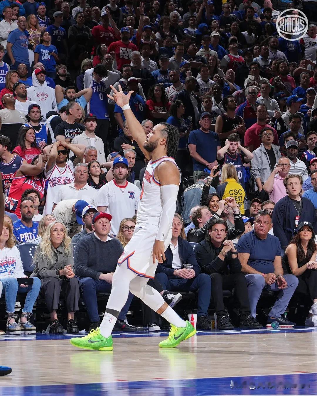 杰伦·布伦森对阵 76 人队的系列赛。

41 分，3篮板分，12 助攻
40 