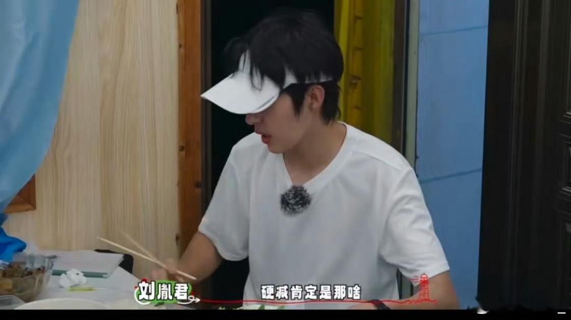 #于洋胖了# 哈哈，于洋老师的胖版“腹如东海”确实太有喜感了！每次看到他都能让人