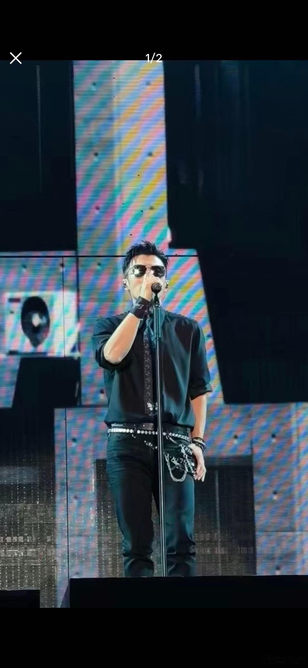 谢霆锋演唱会状态 来回游走掌控全场节奏，台风潇洒大气，颜值气质双双在线，帅气程度