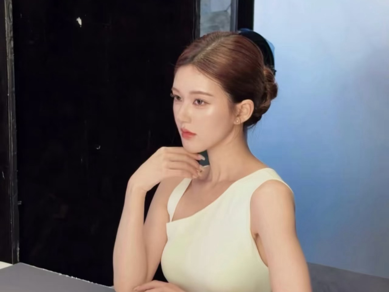 360度都很完美的一颗头，露思这个骨相颌面真的是明星中的明星