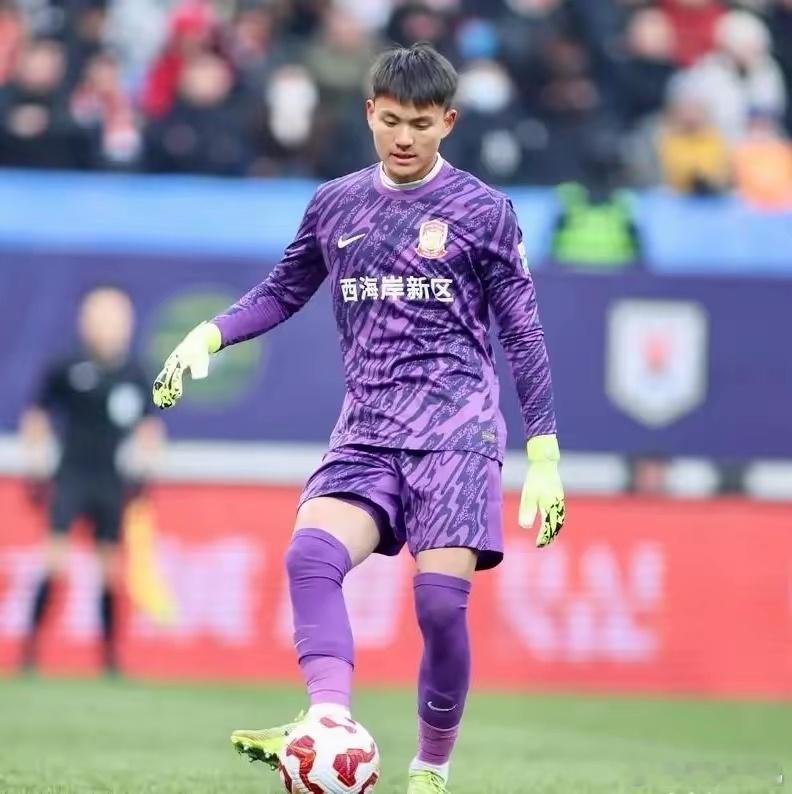 没有对比，就没有伤害……申花还要得起李昊吗？37岁的王大雷，本赛季丢32球，4次