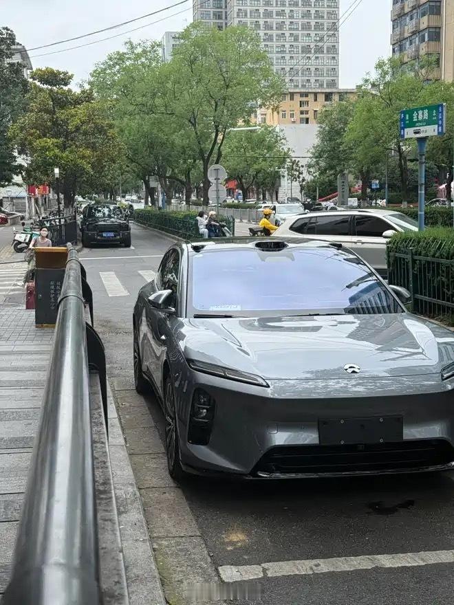 2026款蔚来ET5T旅行版8月改款上市，中型纯电旅行轿跑。猎装车身拥有更大储物