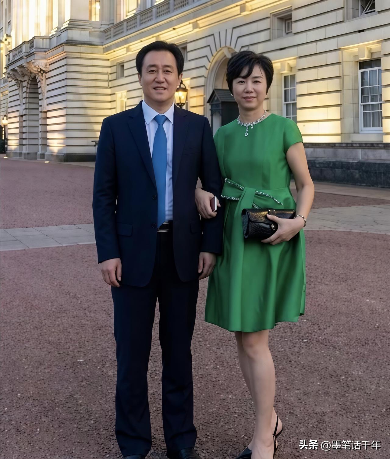 瞥见旧照有感：人生沉浮终需守底线

偶然翻到早年许家印与妻子同框的旧影像，彼时二