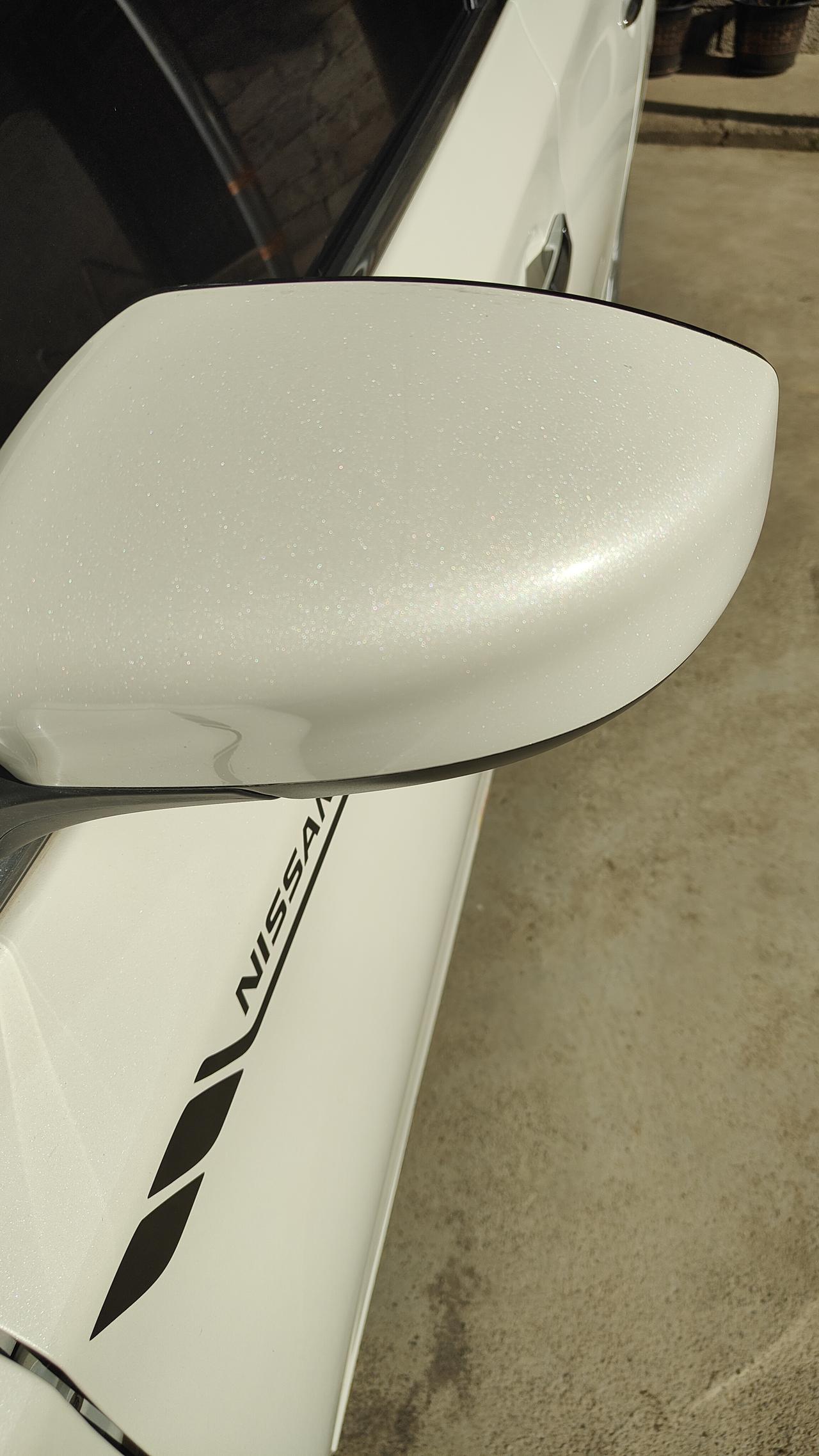 看到没有珍珠漆
车漆里面的天花板
车漆里面最贵的
豪车才会用这种漆