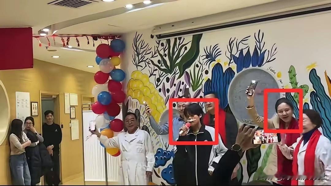 昨晚刷到李亚鹏那个嫣然年会的视频，说实话，大家的眼睛别光盯着那几个明星看，细节才