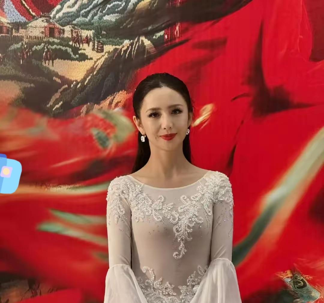 陈思诚再次冲上热搜。
这次不是因为他和新女友阮巨度蜜月去了，而是 8 月 8 日