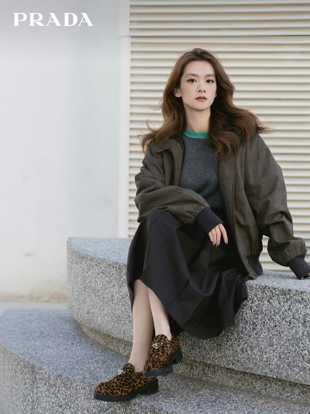 Prada品牌大使陈昊宇最新大片好有气质，非常适合Prada的女星 