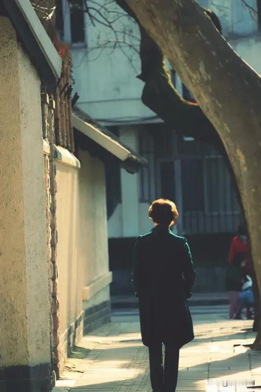 最高级的善良
 年轻时本不想学车，架不住身边人都学，老公主动交钱让我考证。好不容