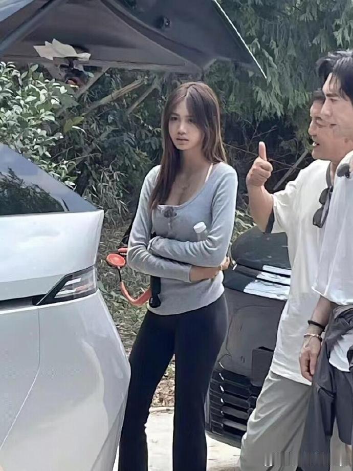我惊讶于她14岁时就展现出的身材，真是令人赞叹。 