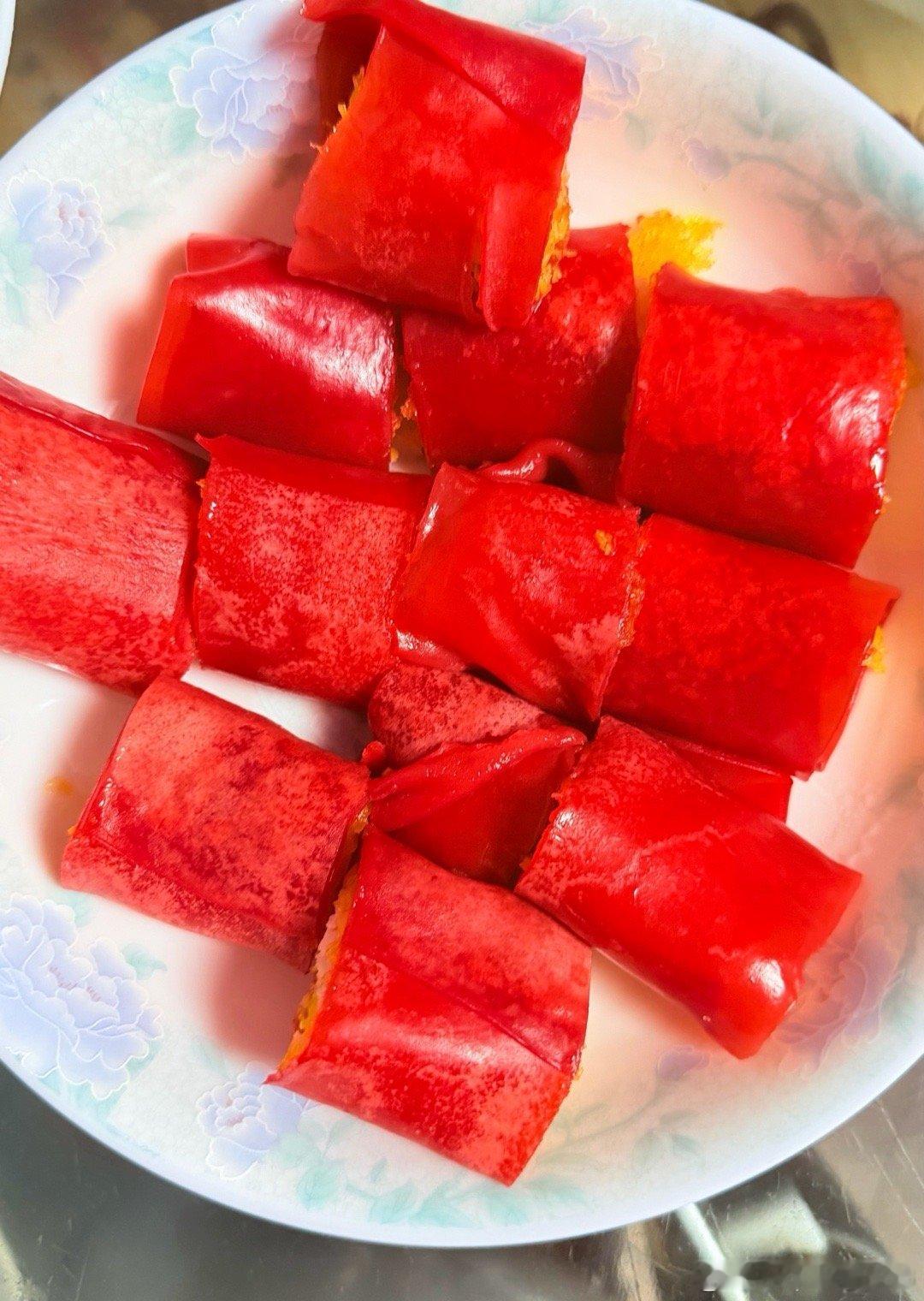 买的陶陶居点心，红米肠做起来有点麻烦，里面的馅需要油炸，然后蒸熟外面包着的面皮。