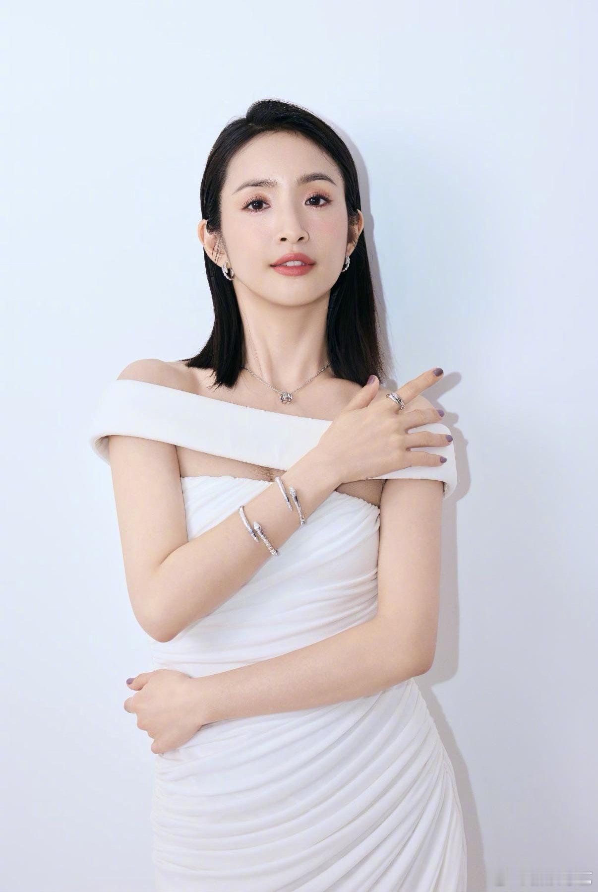 花少8北京开录全员在北京机场集结完毕！影后姐姐团搭配两位少年，行李满满奔赴拉美三