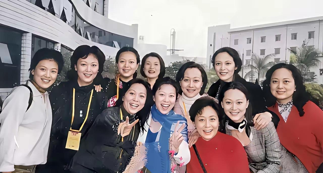 八十年代红遍全国的一众明星同框！
惊艳了一个时代，承载无数人的青春回忆。
如今不