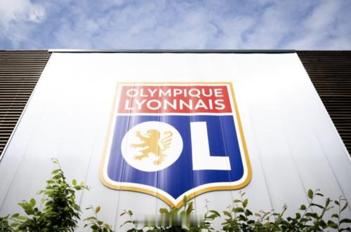 队报：里昂公布24/25赛季财报，俱乐部净亏损超2亿欧元根据《队报》的报道，法甲