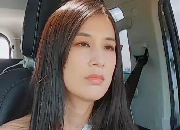 papi酱 黄圣依哀莫大于心死黄圣依这还真不像演的。 要演生气、吵架、愤怒都可信