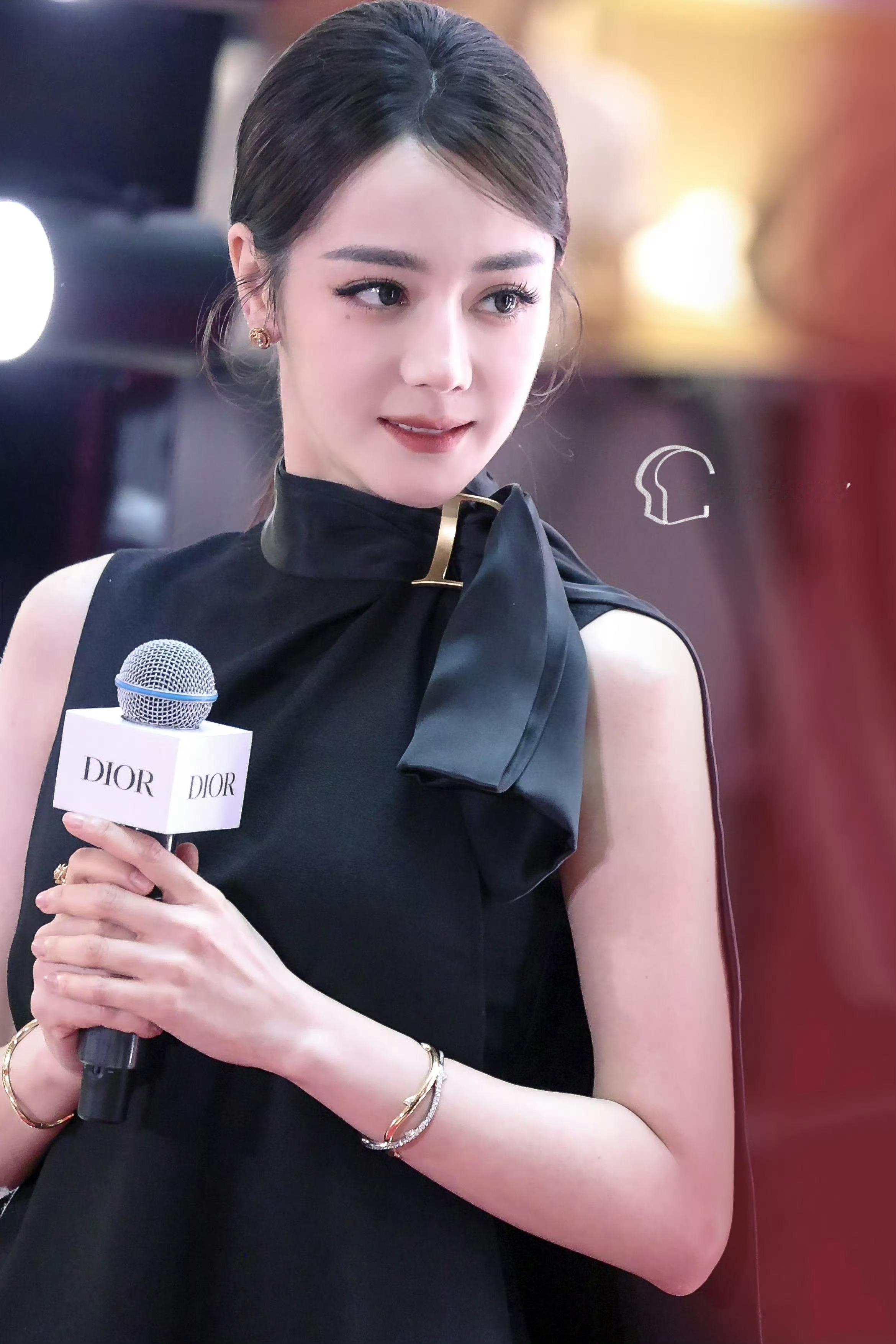 迪丽热巴钰珑 dlrb 迪丽热巴功夫女足 dlrb 迪丽热巴卫蓝我觉得世界上所有