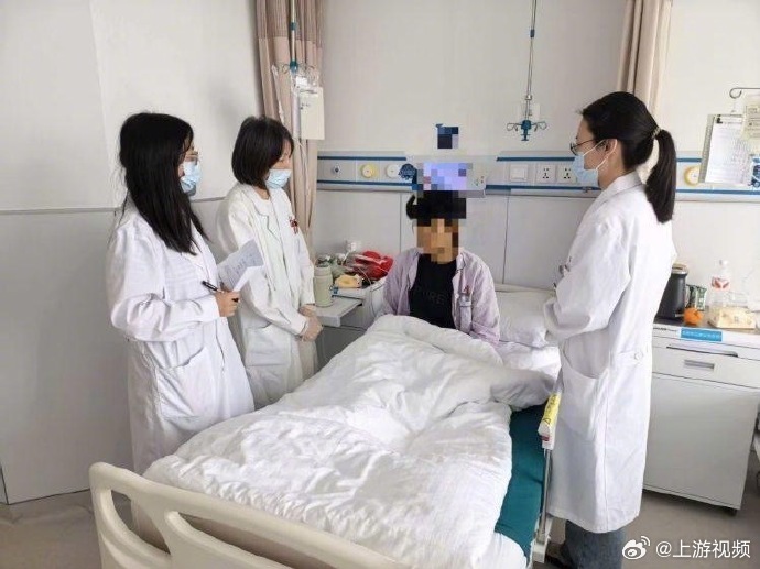 #男子全身发黄竟是胆汁反流进血液#【男子全身发黄，竟是胆汁反流进血液 全球仅报道