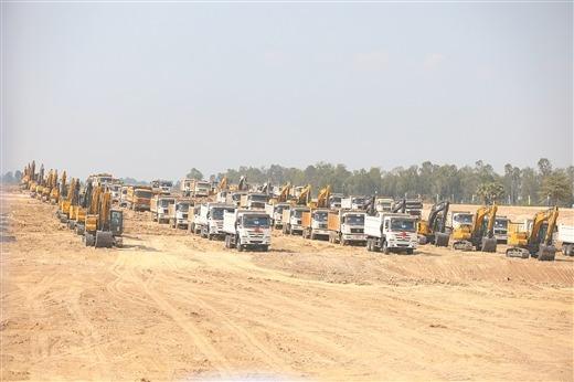 4 月 11 日，柬埔寨德崇扶南运河二期正式开工，首相洪玛奈和中国大使汪文斌到场