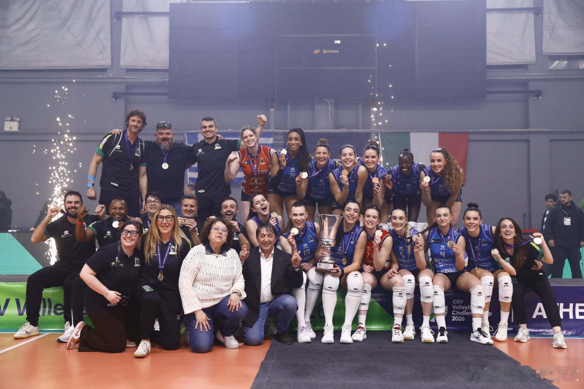 国际排坛动态 去年的欧洲三大杯赛，土耳其的农业银行和波兰的卢布林抢走了男排的欧联