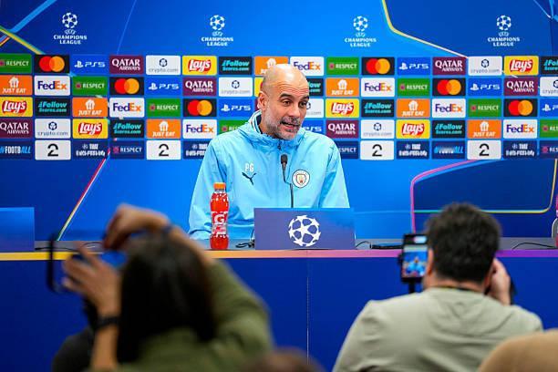 和奥赖利出席对阵博德闪耀的赛前新闻发布会以及备战图这些照片是我在盖蒂三十多页的夹