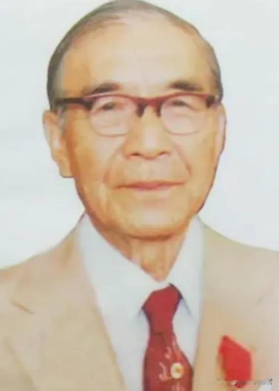 86岁的他喝迷糊了，把家里23岁的小保姆当成了自己老婆，保姆没有反抗，第二天，保