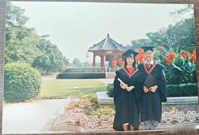 #小米联合创始人夫妇向中山大学捐赠1亿元#有这样的校友很幸运，这就是大佬的格局，