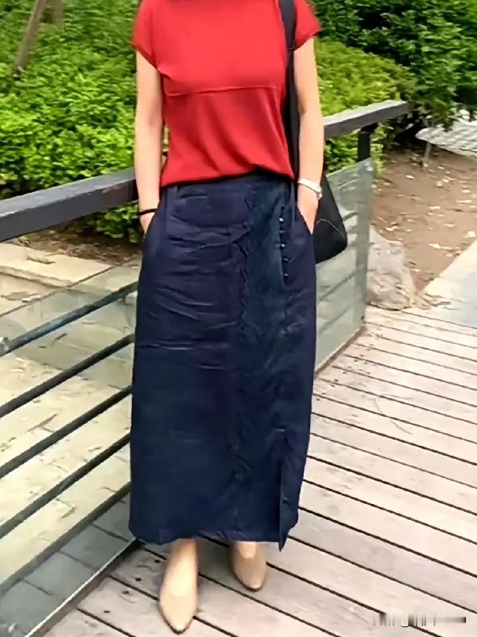 现在的人不焦虑就像没活着一样，非得把自己整焦虑了，心里才踏实。
刷到一个56岁大