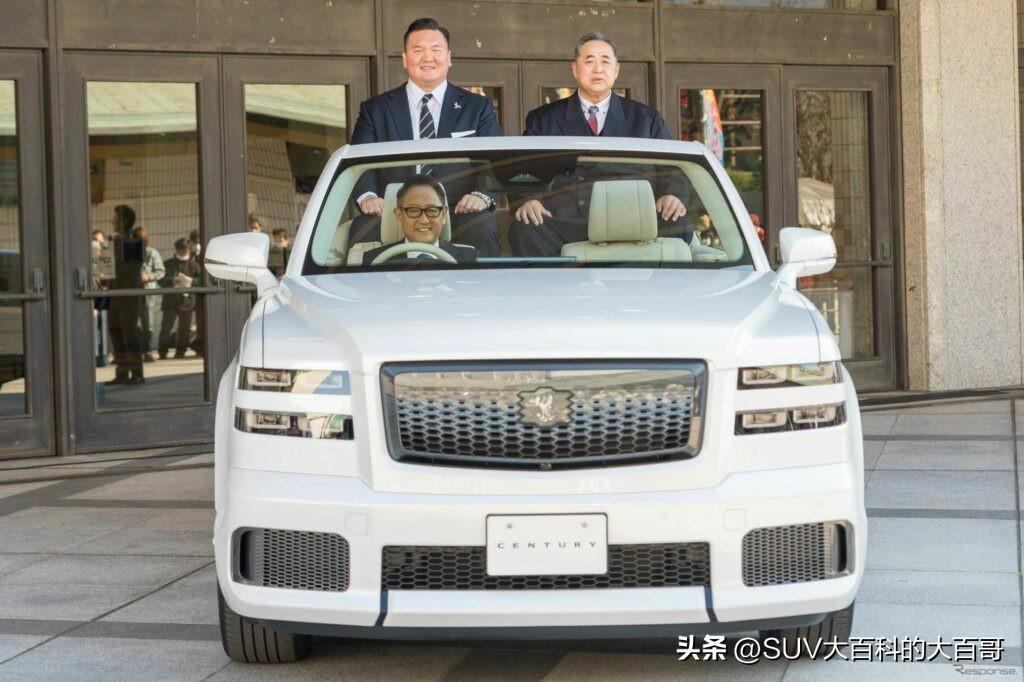 原来除了世极SUV，丰田还基于皇冠SportCross打造了一款敞篷车，原计划是