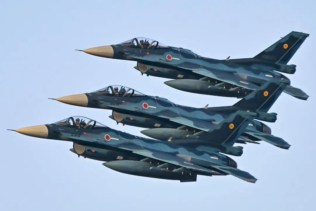 惊爆！日本F-2战机坠毁真相：发动机3年7个月没维护，百亿战机直接坠海！
 
2