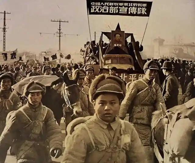 东北野战军入关以后，参与进攻傅作义部队据守的某城。战斗中，华北野战军负责外围，他
