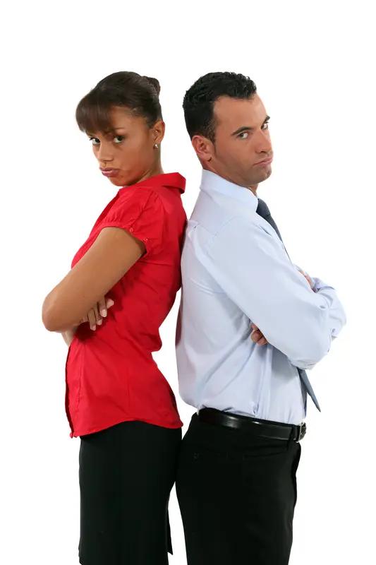 会原谅一个曾经背叛你的朋友吗？这事儿真挺难抉择。我有个朋友，之前合伙做生意，他为