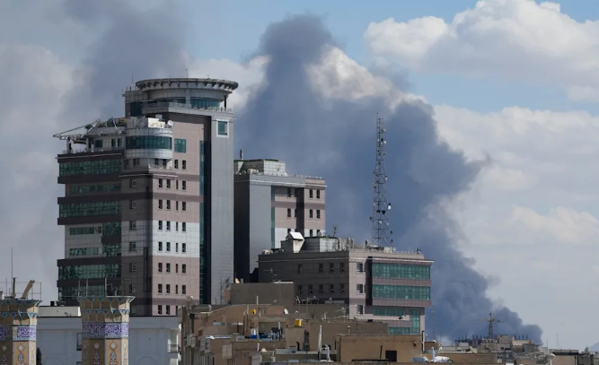 伊朗炸死37名美军官！疑似遭酒店工作人员出卖，现场救护车呼啸来往！据法尔斯通讯社