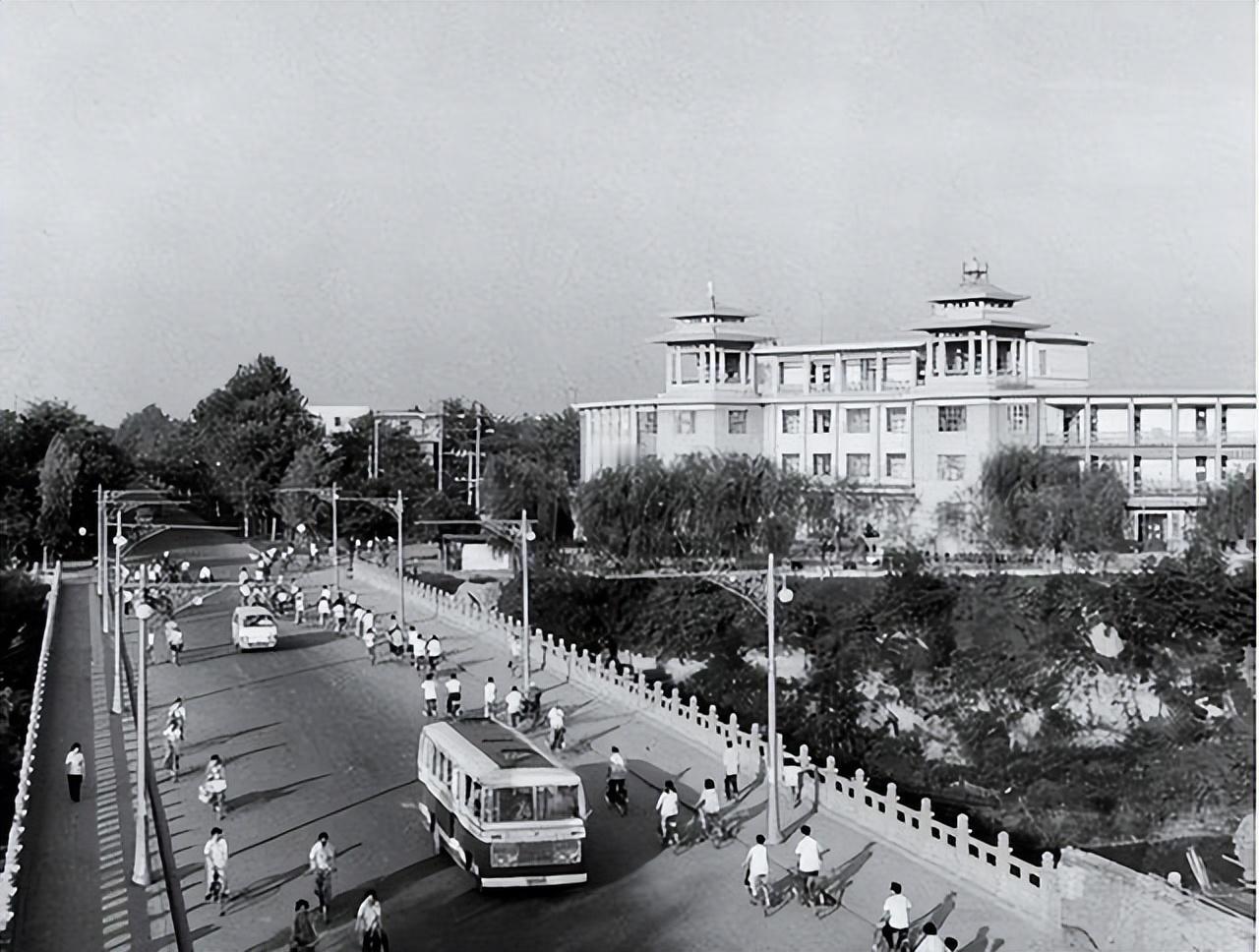 70年前河南选省会，直接放弃八朝古都开封、十三朝古都洛阳，偏偏挑了个当时规模不大