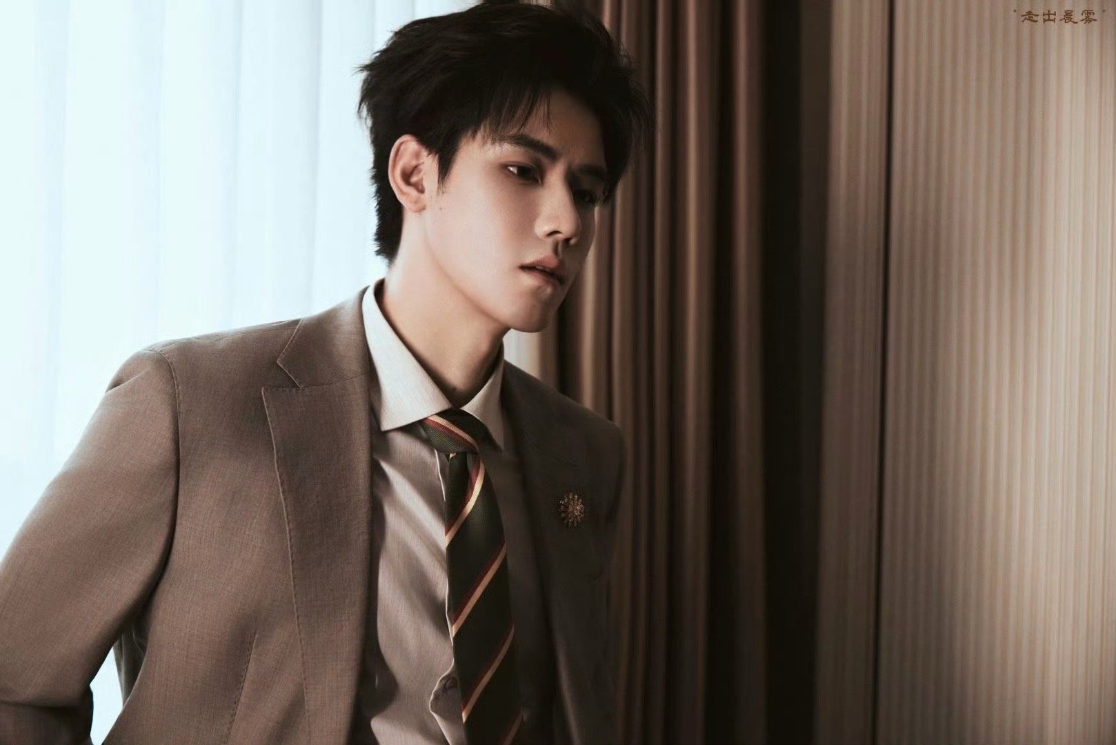 任豪r1se公认的帅 任豪在蘑菇屋简直是行走的风景线！不仅干活利落高效，还能用幽