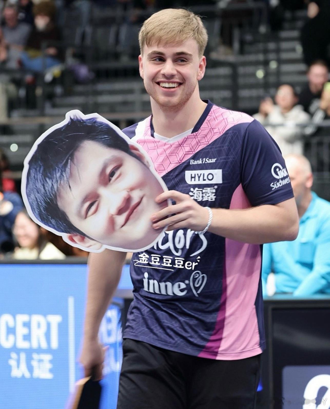 阿德这小媚眼儿谁能受得了