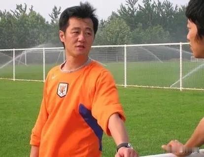 泰山队正在进行间歇期的联赛备战，目前教练组代理主教练是韩鹏，而此前在竞训部任职的