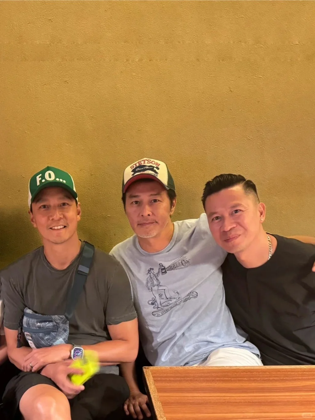 连凯吴彦祖合体晒照！男神大揭二人相识渊源