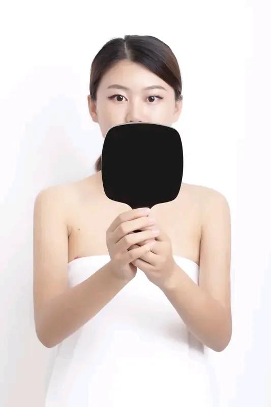 一个50岁女人自白解释
这个问题，今天遇到一位刚满50岁的女士。一起喝茶聊天这个