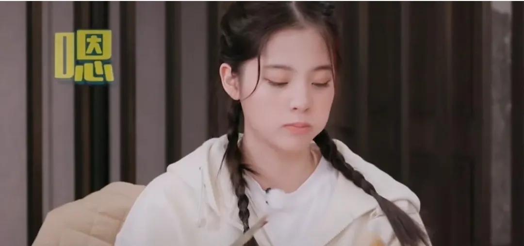 马伯骞家里有钱，可能理解不了。[抠鼻][可爱]
但是范丞丞姐是范冰冰，家境也不可