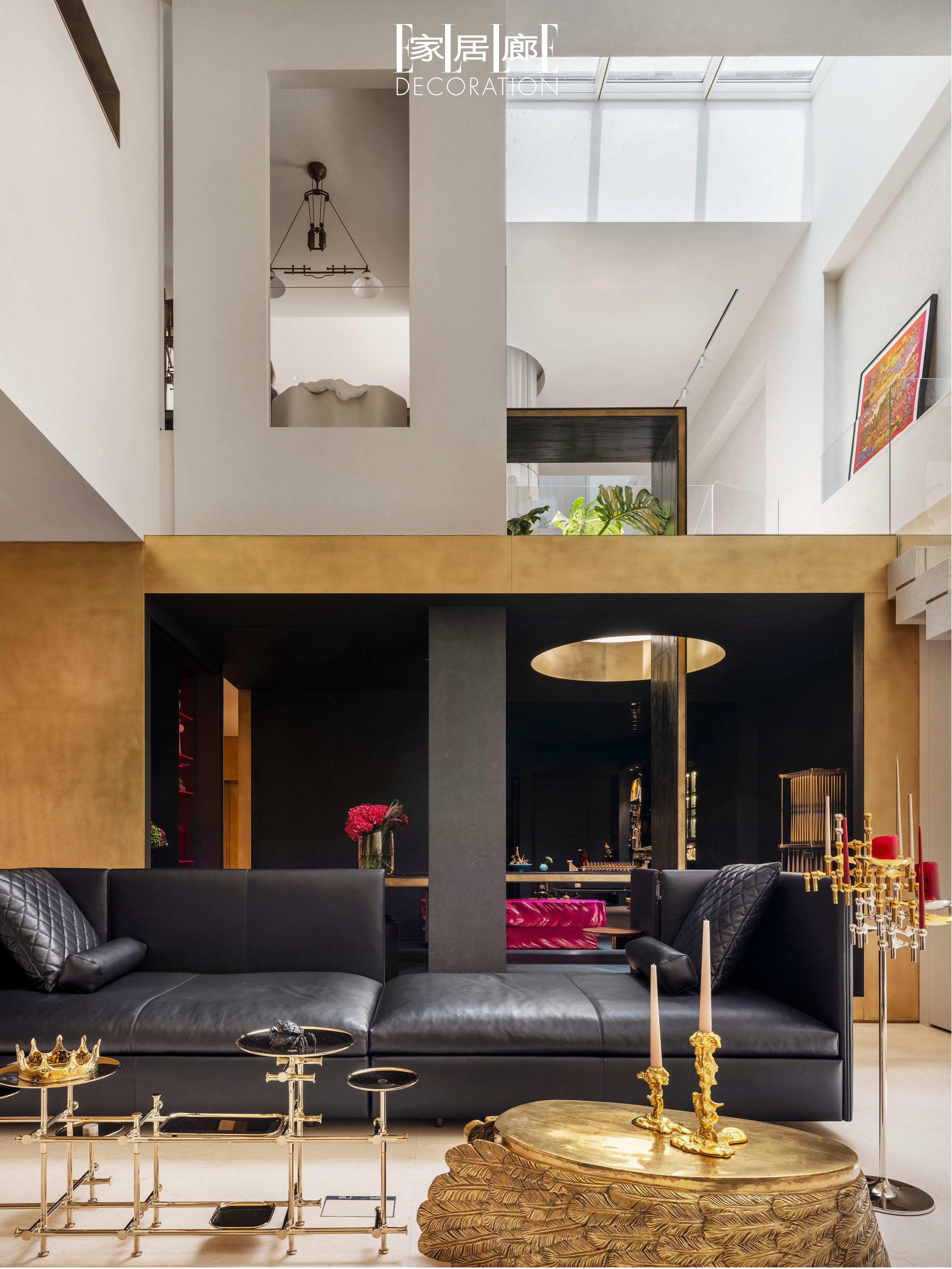 在北京，一对夫妇邀请到设计师 来设计新家，这栋别墅地上地下各两层，地下...