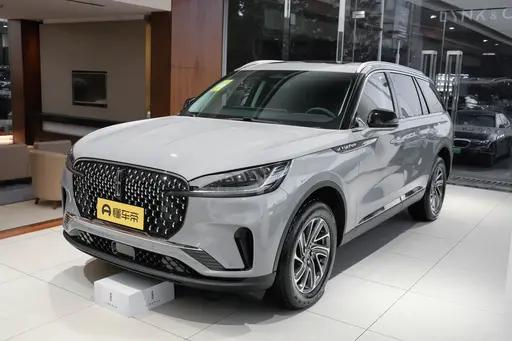 同样盯着林肯飞行家，为什么有人坚持买新车，有人却更想去淘一台高配二手？
 
这两