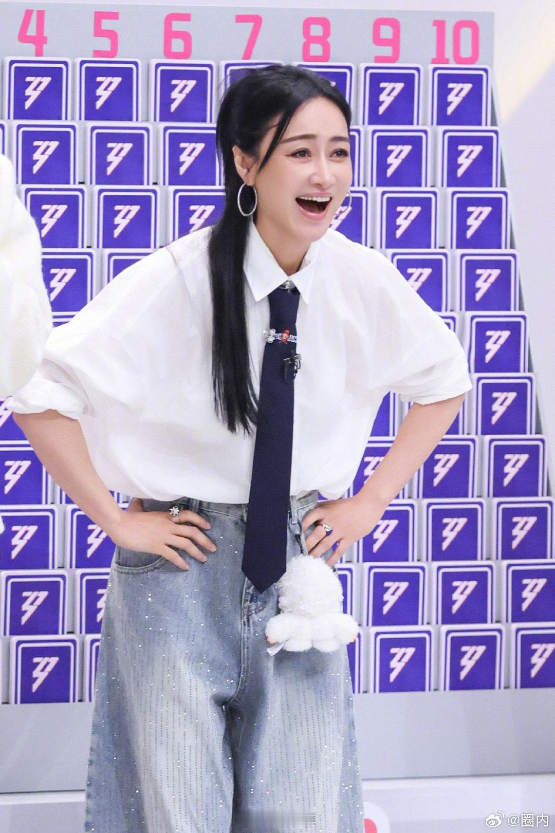 赵子琪回应不让拿包是不了解流程孙怡觉得很对不起赵子琪  赵子琪直播提到的节目组不